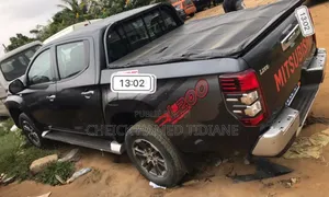 Mitsubishi L200 2022 Gris