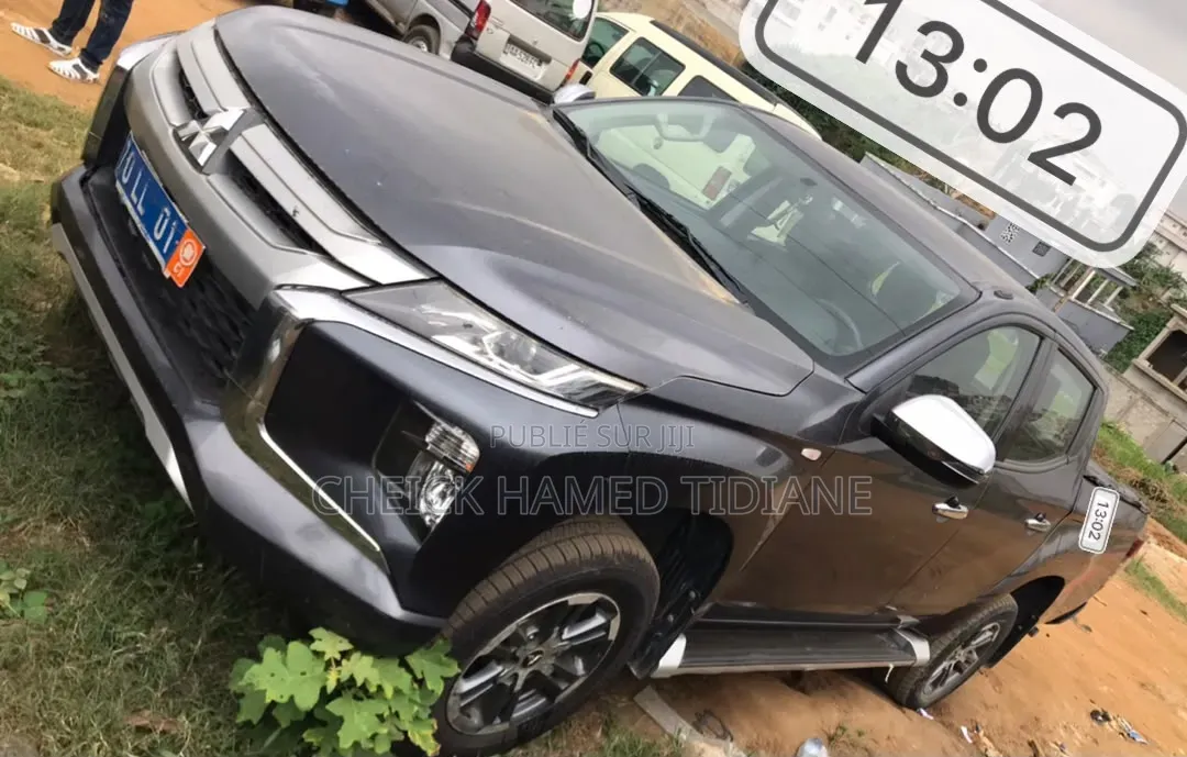Mitsubishi L200 2022 Gris