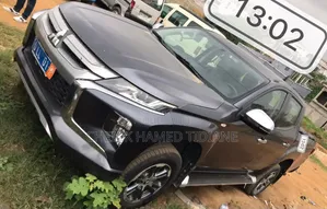 Mitsubishi L200 2022 Gris