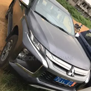 Mitsubishi L200 2022 Gris