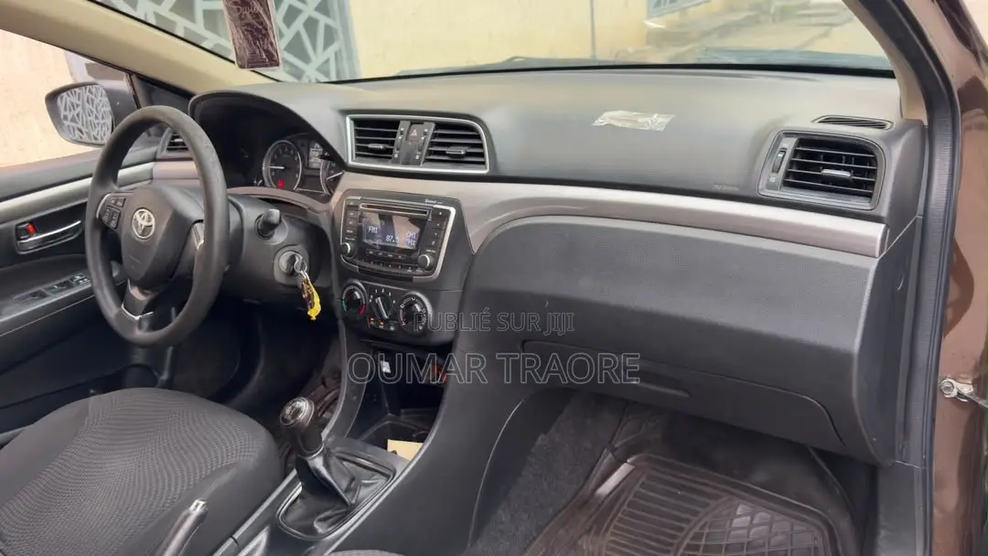 Toyota Belta 2023 Marron