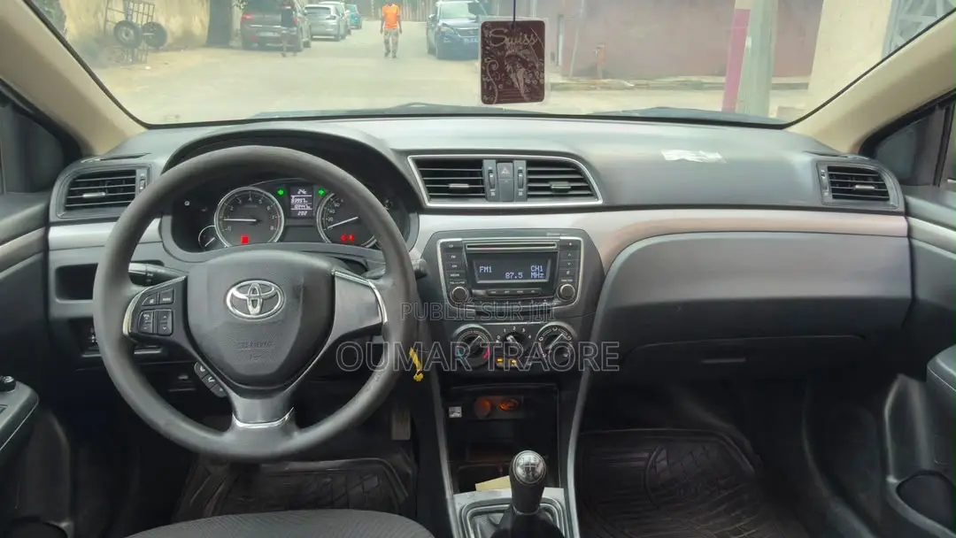 Toyota Belta 2023 Marron