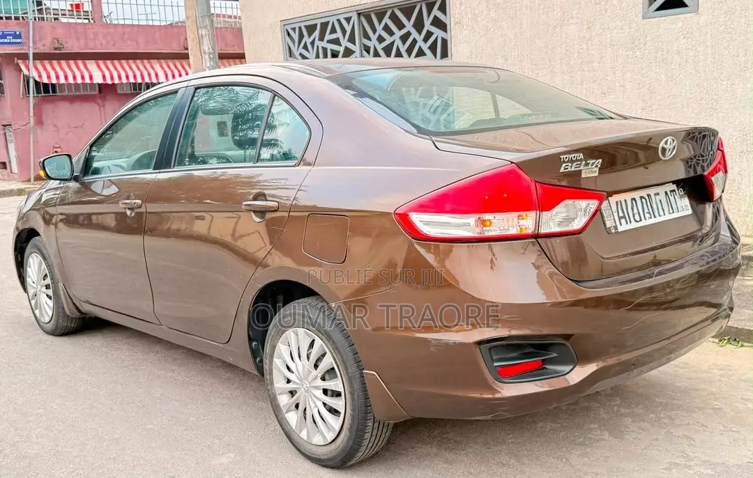 Toyota Belta 2023 Marron
