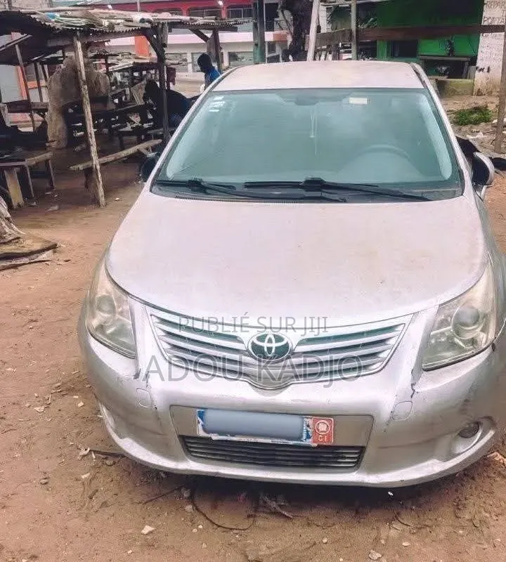 Toyota Avensis 2.0 Advanced 2012 Gris