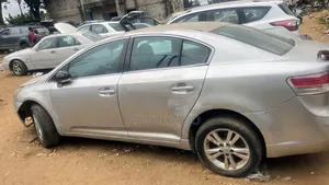 Toyota Avensis 2.0 Advanced 2012 Gris