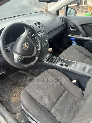 Toyota Avensis 2.0 Advanced 2012 Gris
