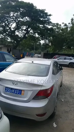 Hyundai Accent 2015 Gris