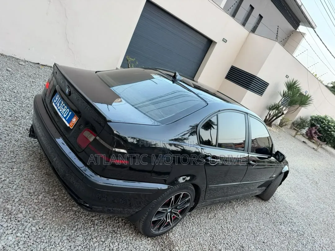 BMW 318i 2000 Noir