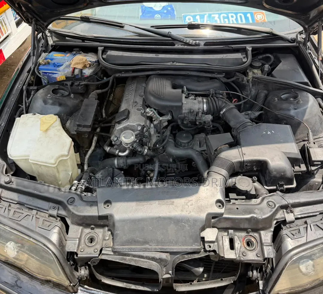 BMW 318i 2000 Noir