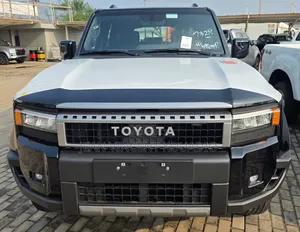 Nouveau Toyota Land Cruiser Prado 2025 Blanc cassé