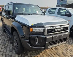 Nouveau Toyota Land Cruiser Prado 2025 Blanc cassé
