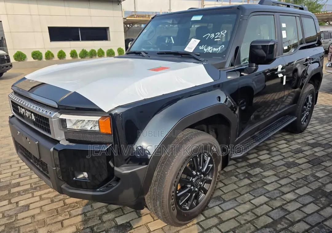 Nouveau Toyota Land Cruiser Prado 2025 Blanc cassé