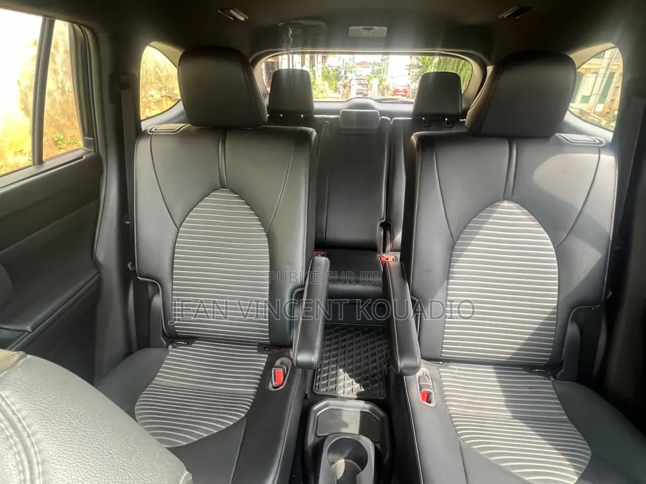 Nouveau Toyota Land Cruiser Prado 2025 Blanc cassé
