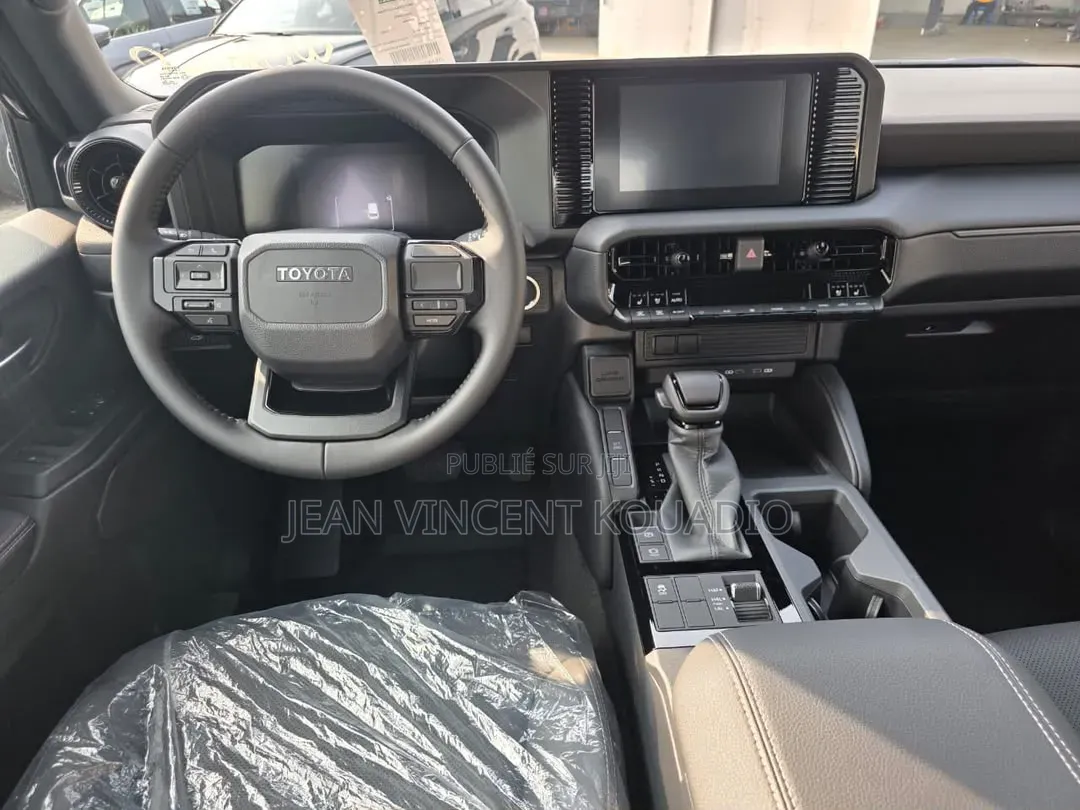 Nouveau Toyota Land Cruiser Prado 2025 Blanc cassé