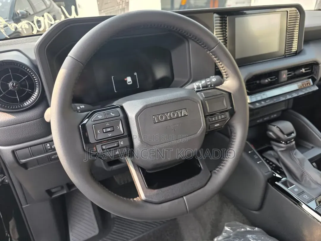 Nouveau Toyota Land Cruiser Prado 2025 Blanc cassé