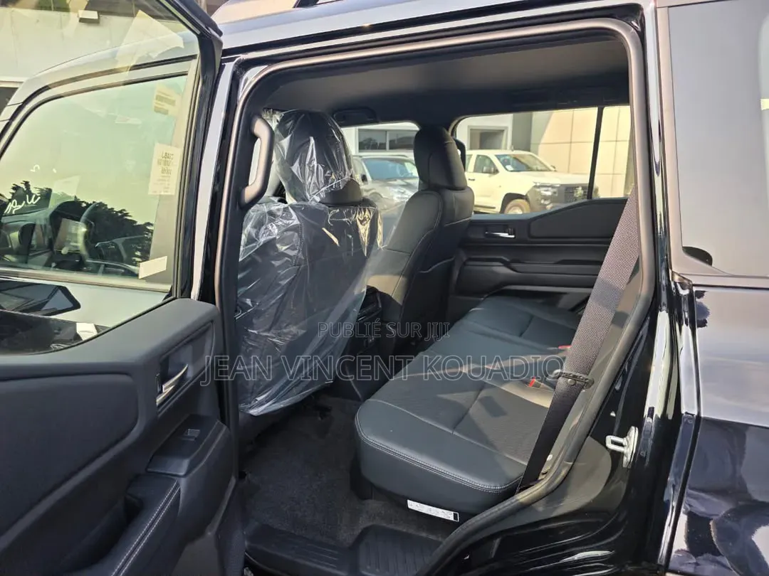 Nouveau Toyota Land Cruiser Prado 2025 Blanc cassé