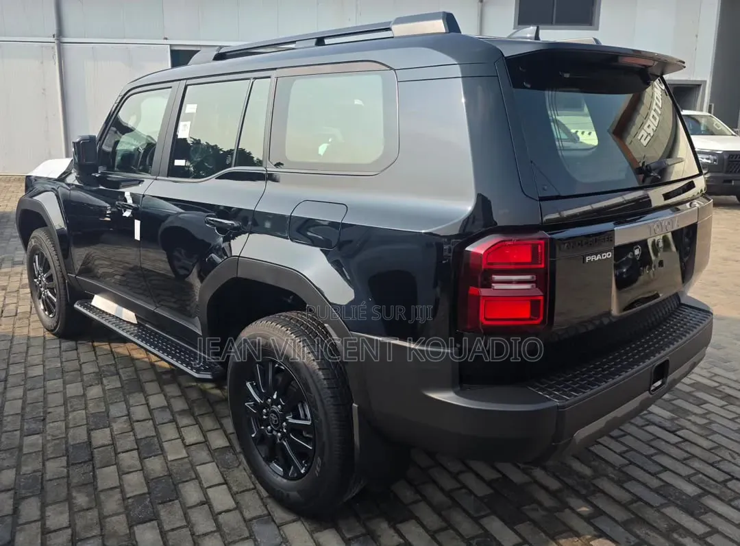 Nouveau Toyota Land Cruiser Prado 2025 Blanc cassé
