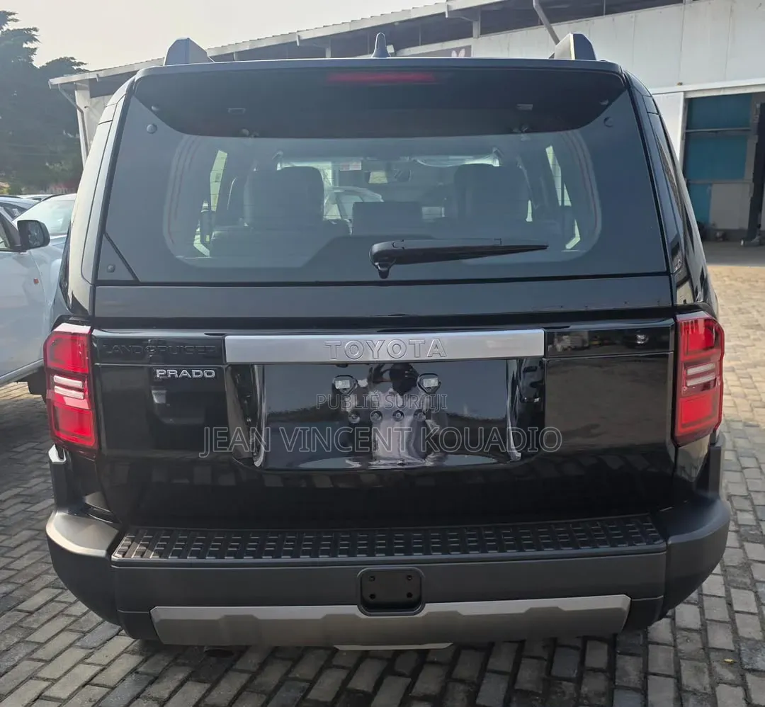 Nouveau Toyota Land Cruiser Prado 2025 Blanc cassé
