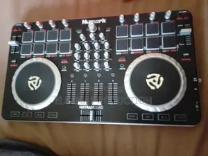 Contrôleur Dj Numark Mixtrack Quad