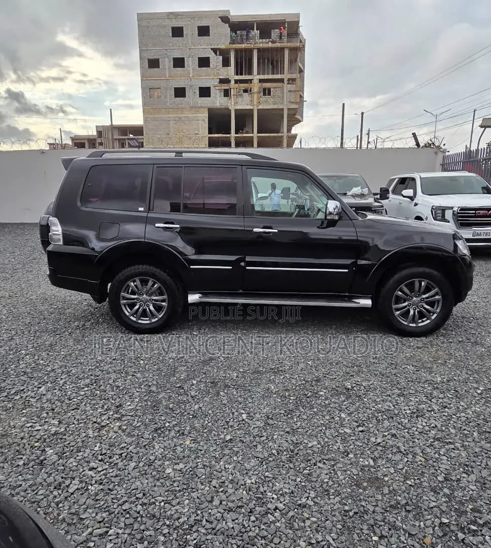 Mitsubishi Pajero 2022 Noir