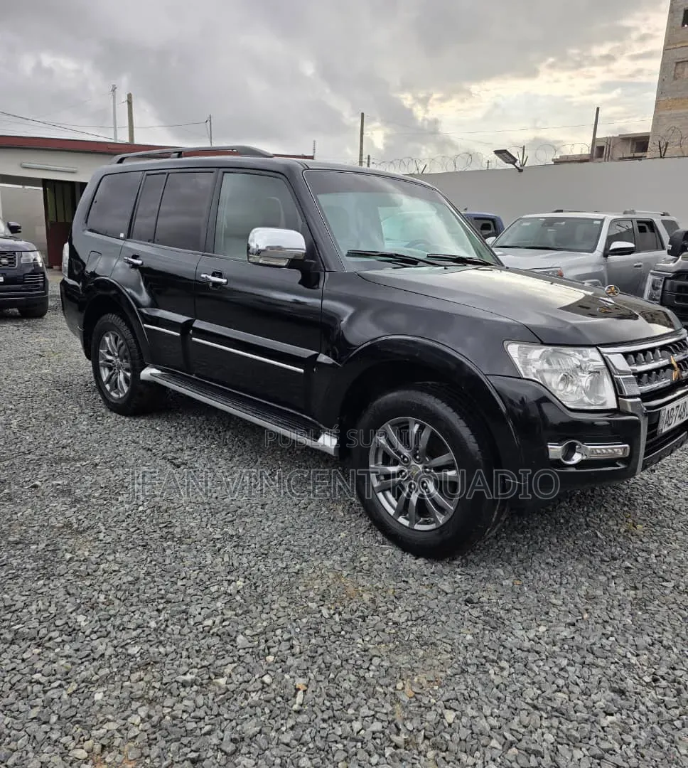 Mitsubishi Pajero 2022 Noir