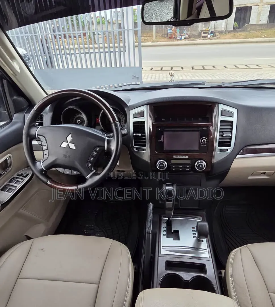 Mitsubishi Pajero 2022 Noir