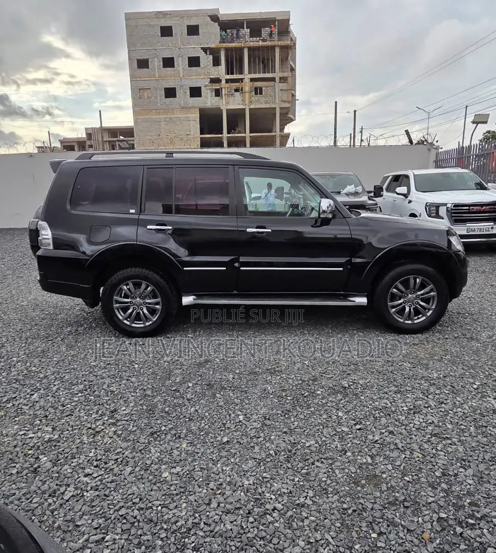 Mitsubishi Pajero 2022 Noir
