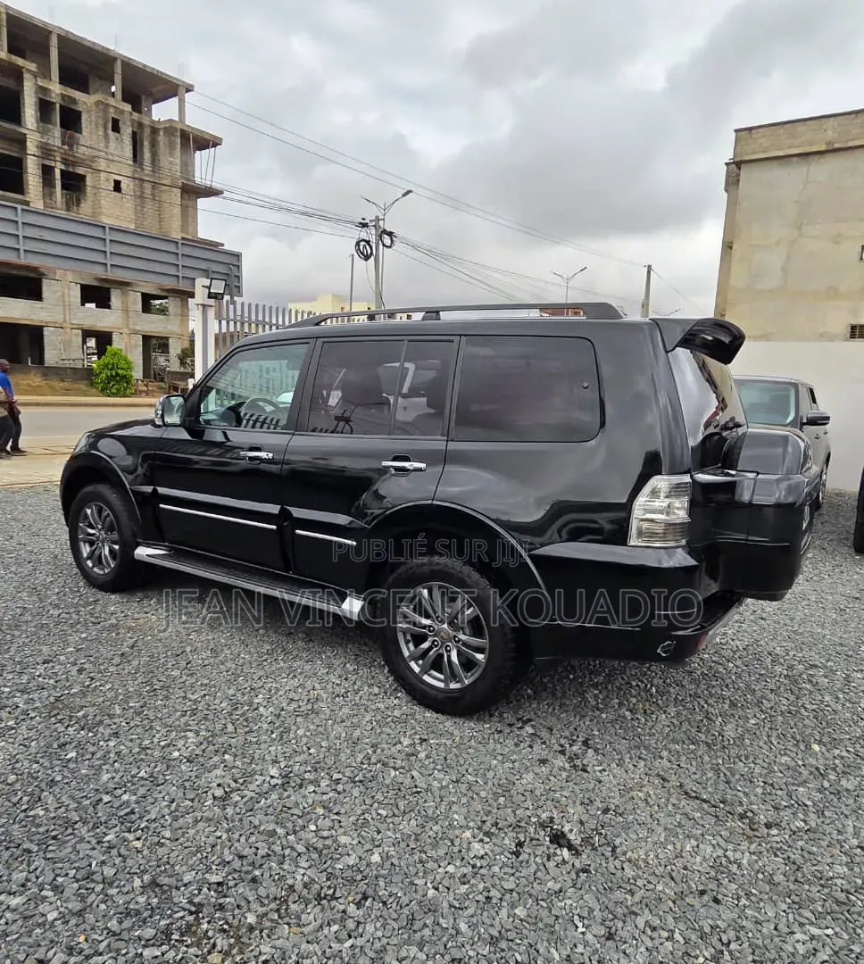 Mitsubishi Pajero 2022 Noir
