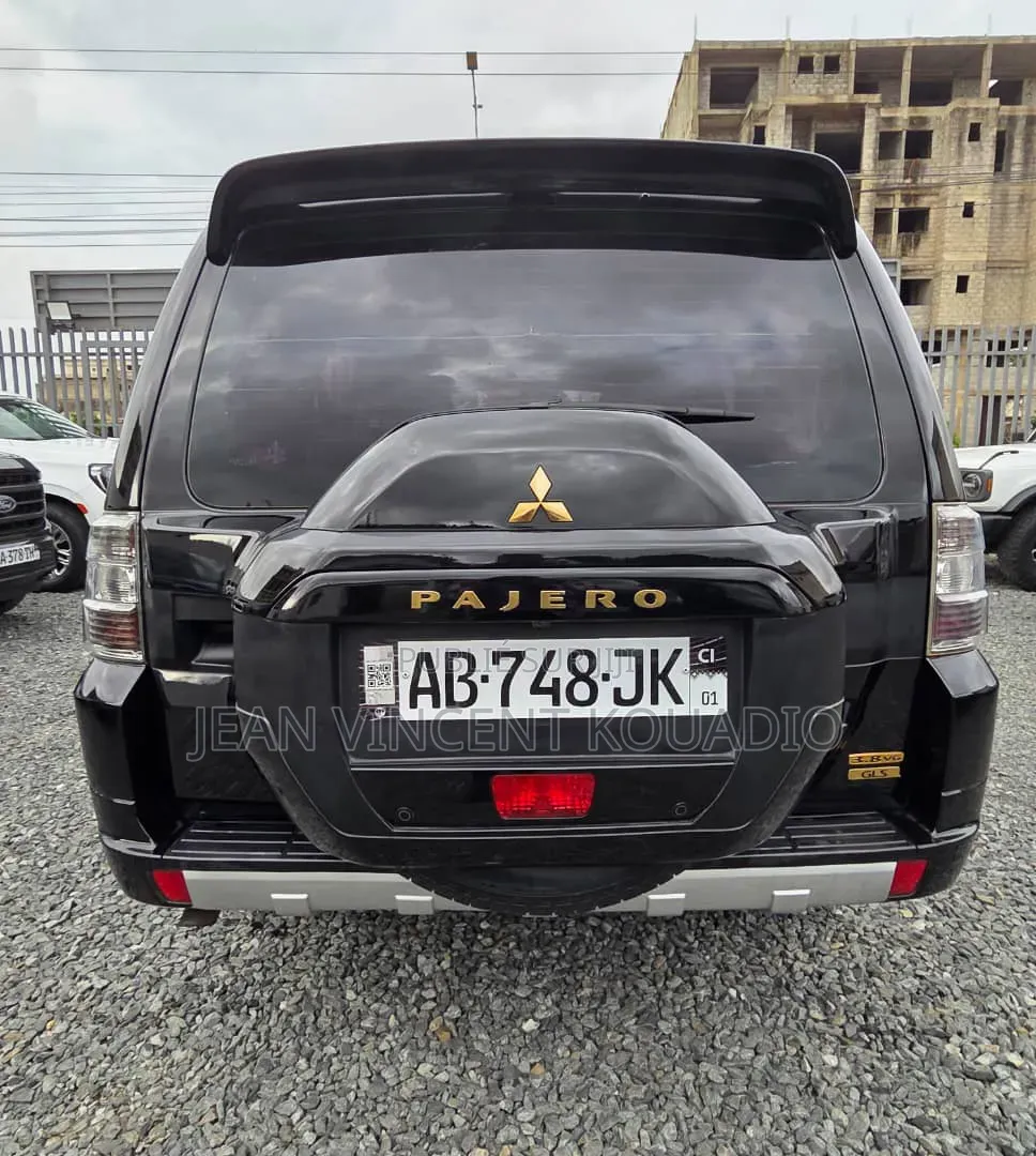 Mitsubishi Pajero 2022 Noir
