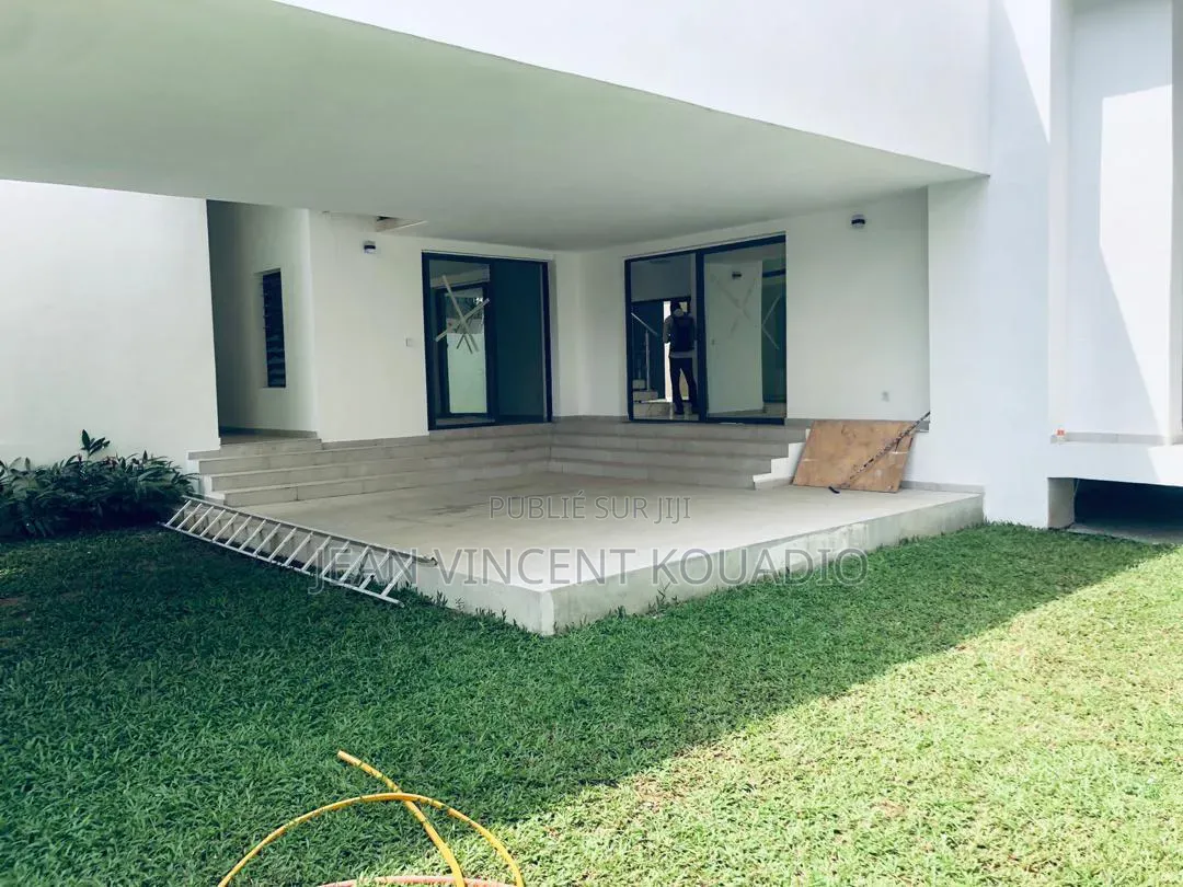8chbre Appartement dans Villa Duplex, Cocody à Vendre