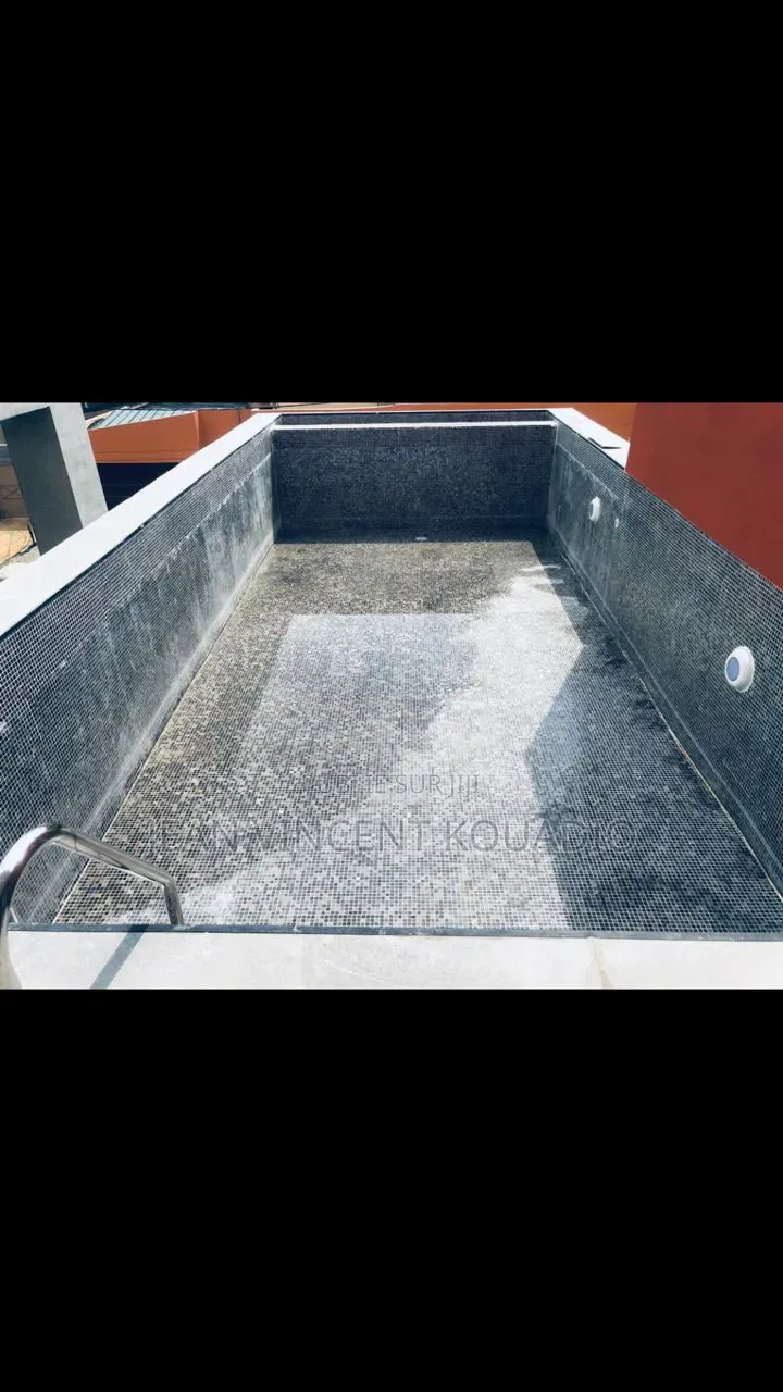 8chbre Appartement dans Villa Duplex, Cocody à Vendre