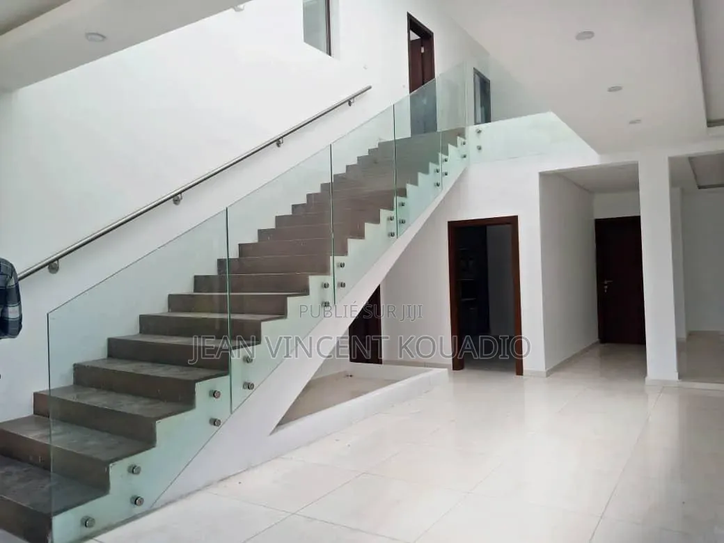 8chbre Appartement dans Villa Duplex, Cocody à Vendre