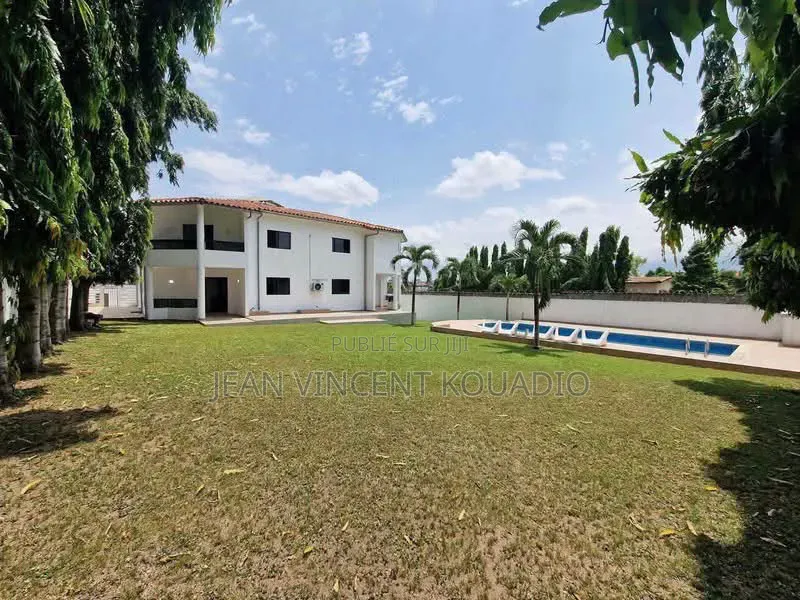 10chbre Appartement dans Villa Duplex Cocody à Vendre