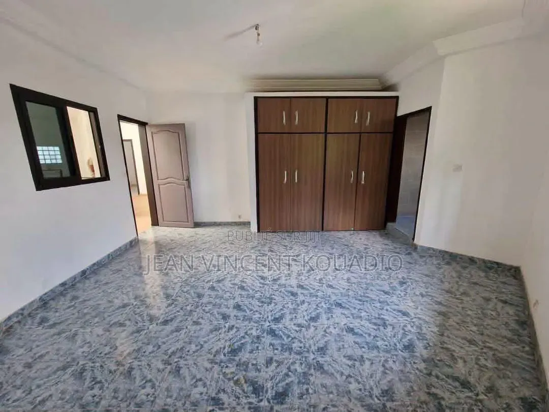 10chbre Appartement dans Villa Duplex Cocody à Vendre