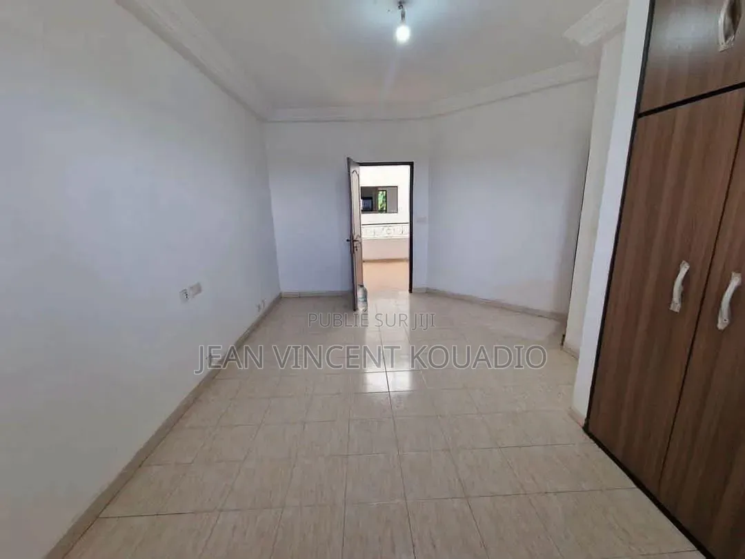 10chbre Appartement dans Villa Duplex Cocody à Vendre
