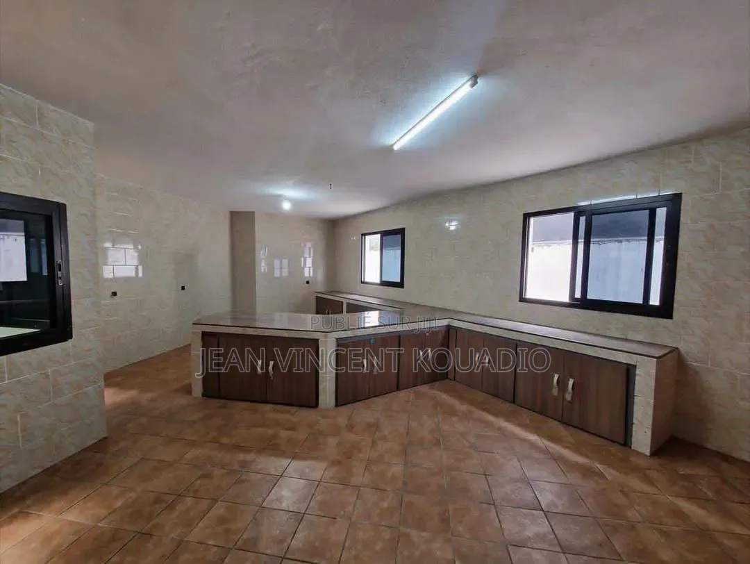 10chbre Appartement dans Villa Duplex Cocody à Vendre