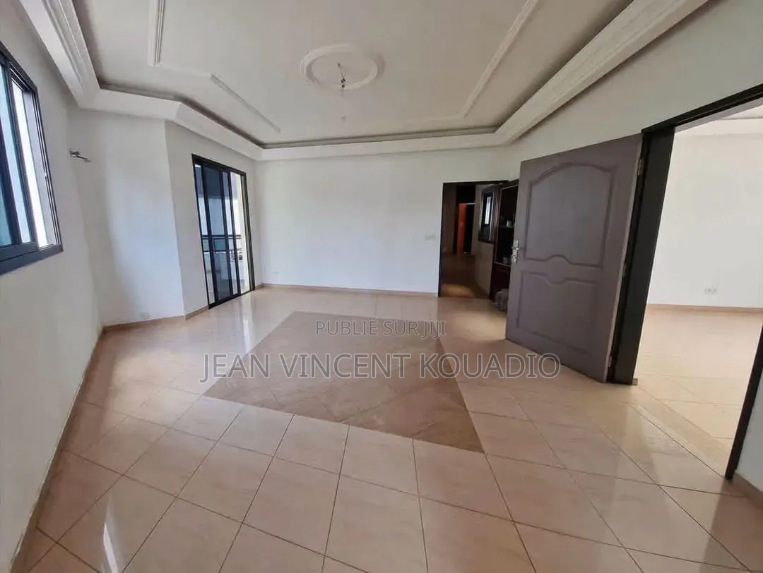 10chbre Appartement dans Villa Duplex Cocody à Vendre