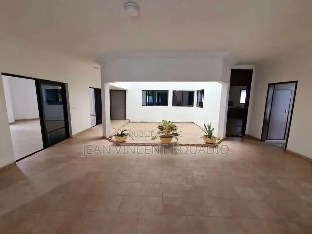 10chbre Appartement dans Villa Duplex Cocody à Vendre