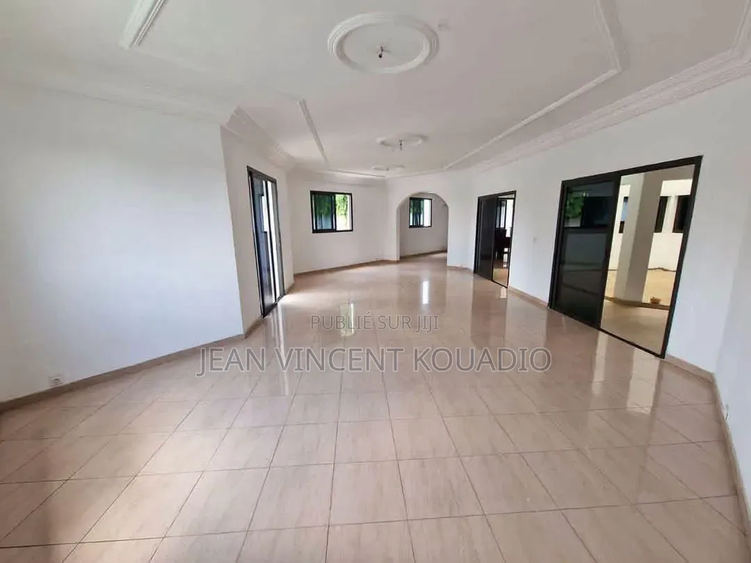 10chbre Appartement dans Villa Duplex Cocody à Vendre
