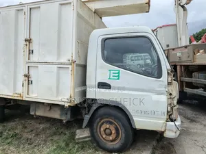Mitsubishi Canter 2019 Blanc