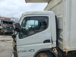 Mitsubishi Canter 2019 Blanc