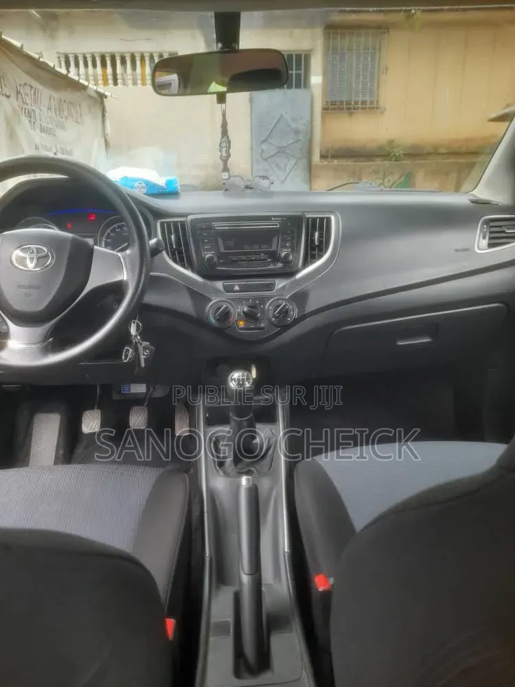 Toyota Starlet 2021 Bleu