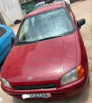 Toyota Starlet 2000 Rouge
