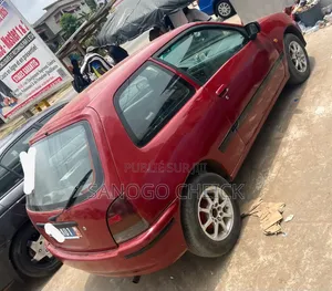 Toyota Starlet 2000 Rouge