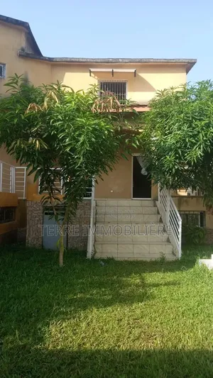 8chbre Villa dans La Terre Immobilière, Cocody à Louer