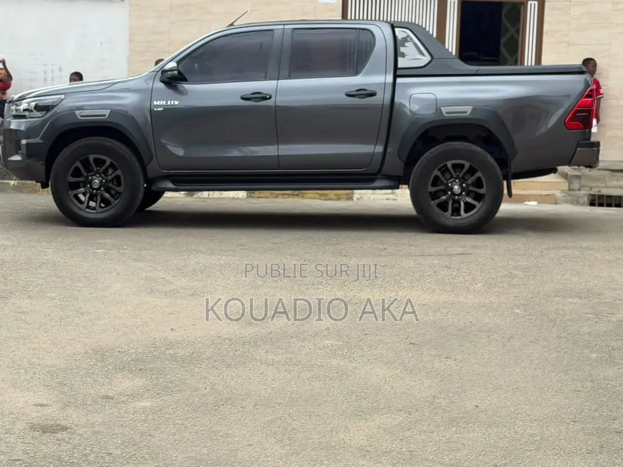 Toyota Hilux 2024 Noir Mat