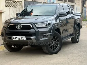 Toyota Hilux 2024 Noir Mat