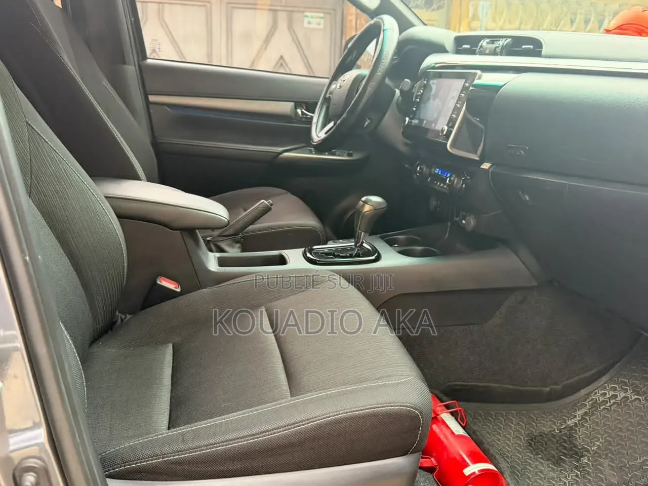 Toyota Hilux 2024 Noir Mat