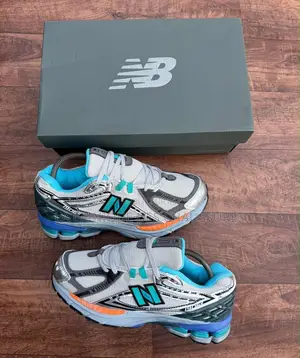 New Balance 1906R