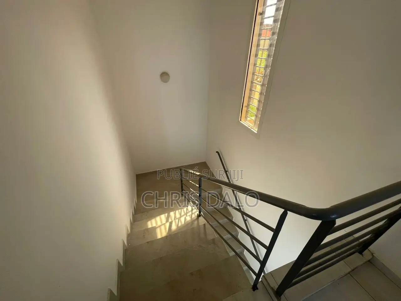 4chbre Duplex dans Fabio, Cocody à Louer